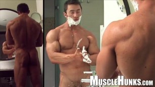 Bodybuilder teas jerk off & cum