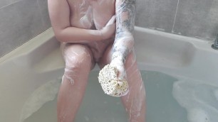 Rub-her-Dub in the Bath Tub
